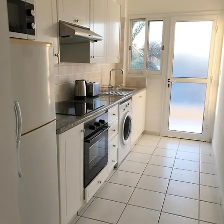 Lovely 2 Bedroom In Iris Village Apartment *
