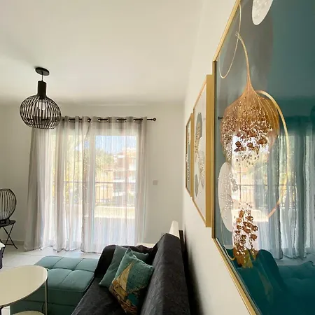Lovely 2 Bedroom In Iris Village *